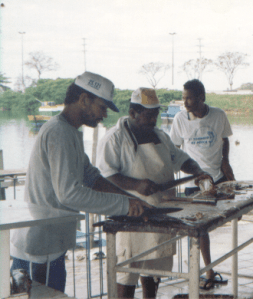 Preparando a peixada